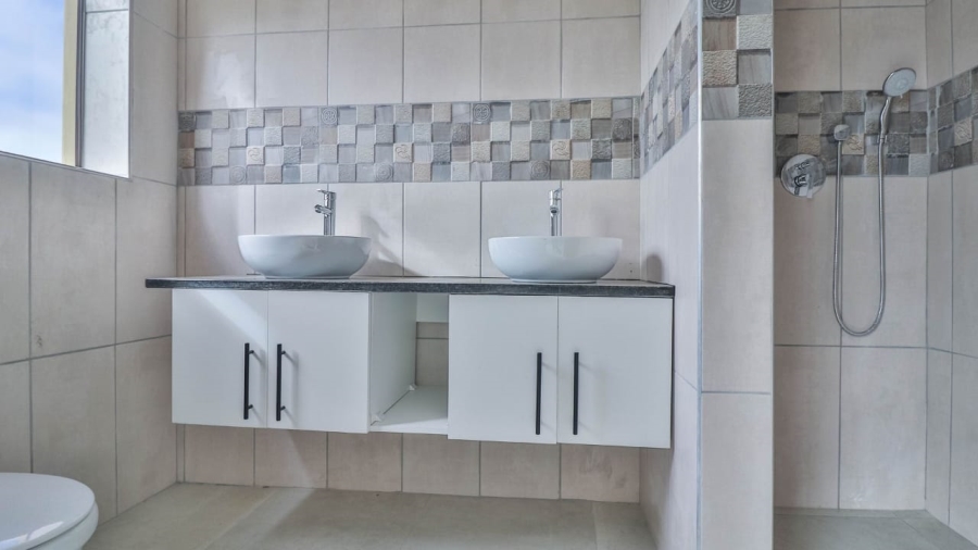 3 Bedroom Property for Sale in Fraaiuitsig Western Cape